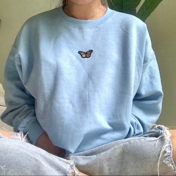 b e s t - s e l l e r✨butterfly baby blue crewneck - Picture 2 of 9